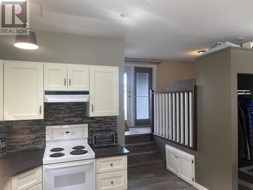 7818 Sage Drive, Coldstream, BC - Indoor Photo Showing Kitchen