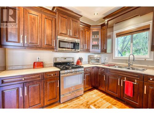 3332 South Main Street Unit# 117, Penticton, BC - Indoor Photo Showing Kitchen With Double Sink