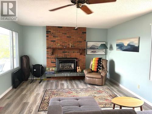 5363 Lakeshore Road, Kelowna, BC - Indoor Photo Showing Living Room With Fireplace