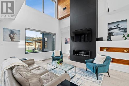 1662 Pritchard Drive, West Kelowna, BC - Indoor Photo Showing Living Room With Fireplace