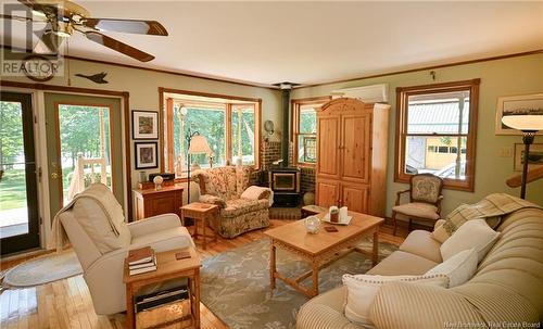 1987 Lakeview Road, Cambridge-Narrows, NB - Indoor Photo Showing Living Room