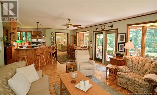 1987 Lakeview Road, Cambridge-Narrows, NB - Indoor Photo Showing Living Room