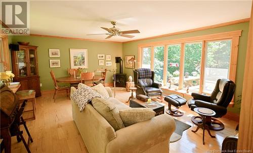 1987 Lakeview Road, Cambridge-Narrows, NB - Indoor Photo Showing Living Room