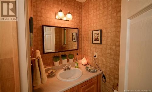 1987 Lakeview Road, Cambridge-Narrows, NB - Indoor Photo Showing Bathroom