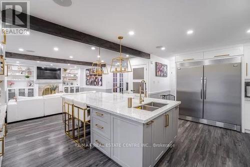 61 Braidwood Lake Road, Brampton, ON - Indoor Photo Showing Kitchen With Double Sink With Upgraded Kitchen