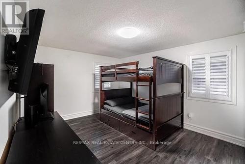 61 Braidwood Lake Road, Brampton, ON - Indoor Photo Showing Bedroom