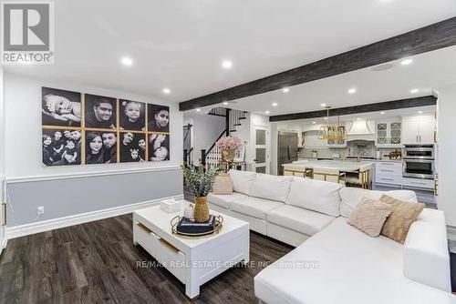 61 Braidwood Lake Road, Brampton, ON - Indoor Photo Showing Living Room