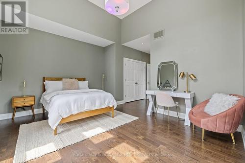 2057 Country Club Drive, Burlington, ON - Indoor Photo Showing Bedroom