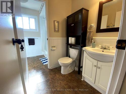 2516 Brasilia Circle, Mississauga, ON - Indoor Photo Showing Bathroom