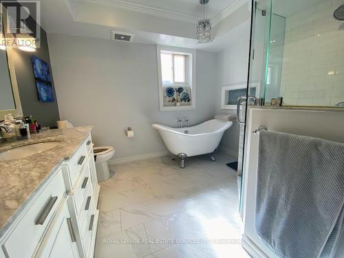 2516 Brasilia Circle, Mississauga, ON - Indoor Photo Showing Bathroom