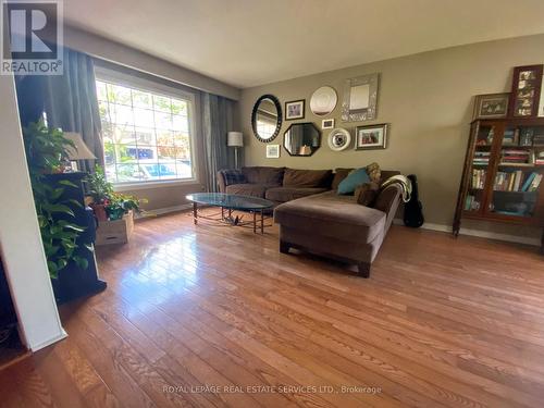 2516 Brasilia Circle, Mississauga, ON - Indoor Photo Showing Living Room