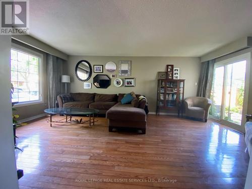 2516 Brasilia Circle, Mississauga, ON - Indoor Photo Showing Living Room