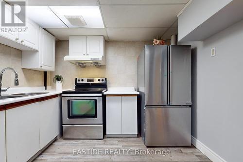 3517 Copernicus Drive, Mississauga, ON - Indoor Photo Showing Kitchen