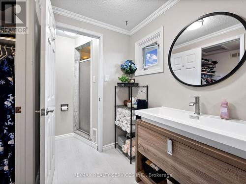 15 Garden Avenue, Brampton, ON - Indoor Photo Showing Bathroom