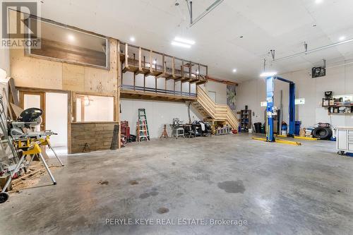 1 - 24 Ruby Lane, Huntsville, ON - Indoor Photo Showing Garage