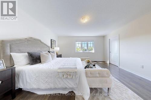 43 Milbourne Lane, Richmond Hill, ON - Indoor Photo Showing Bedroom