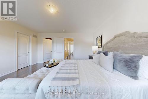 43 Milbourne Lane, Richmond Hill, ON - Indoor Photo Showing Bedroom