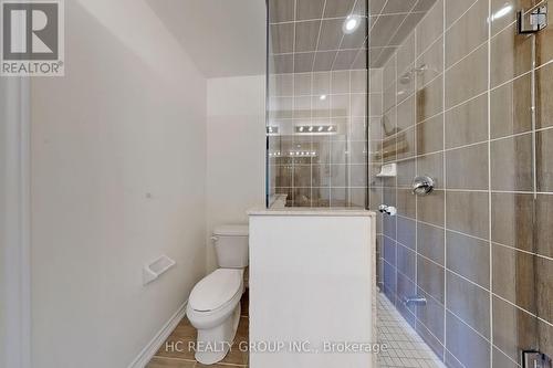 43 Milbourne Lane, Richmond Hill, ON - Indoor Photo Showing Bathroom