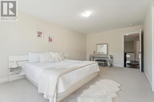 121 Kennedy Boulevard, New Tecumseth, ON - Indoor Photo Showing Bedroom