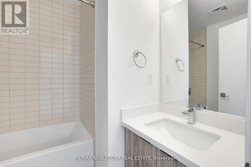 2207 - 2916 Highway 7 Road, Vaughan, ON - Indoor Photo Showing Bathroom