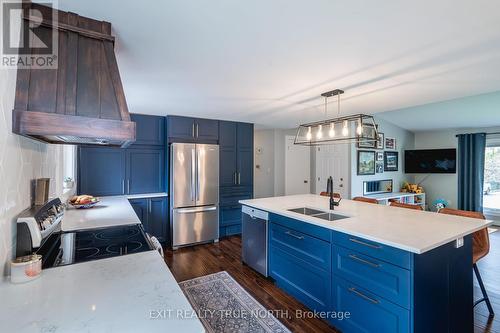 829 Line 11 N, Oro-Medonte, ON - Indoor Photo Showing Kitchen With Double Sink