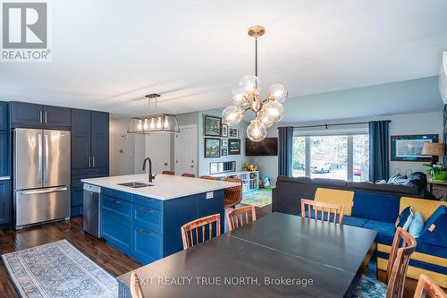 829 Line 11 N, Oro-Medonte, ON - Indoor Photo Showing Dining Room