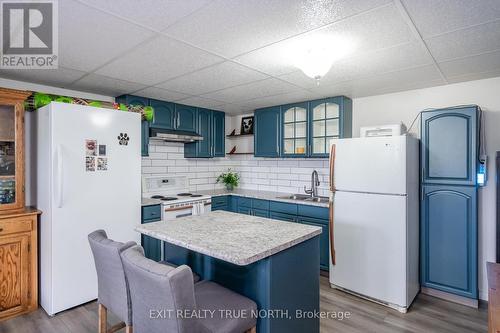 829 Line 11 N, Oro-Medonte, ON - Indoor Photo Showing Kitchen With Double Sink
