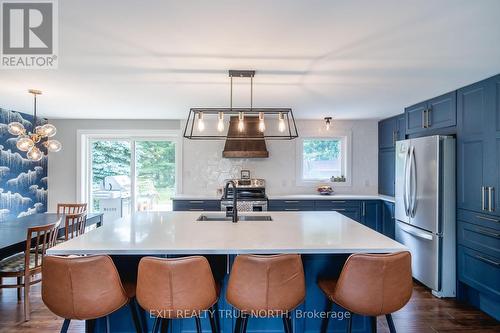 829 Line 11 N, Oro-Medonte, ON - Indoor Photo Showing Kitchen With Upgraded Kitchen