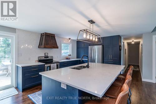 829 Line 11 N, Oro-Medonte, ON - Indoor Photo Showing Kitchen With Double Sink With Upgraded Kitchen