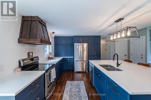829 Line 11 N, Oro-Medonte, ON - Indoor Photo Showing Kitchen With Double Sink With Upgraded Kitchen