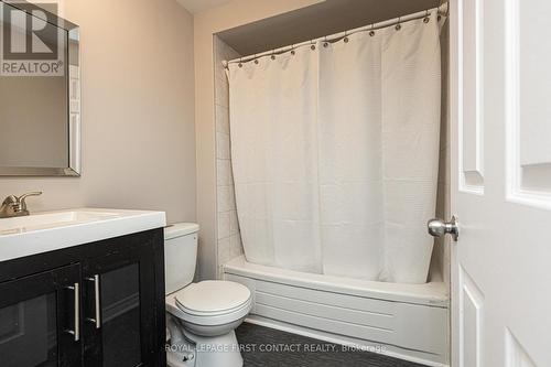 264 Hickling Trail, Barrie, ON - Indoor Photo Showing Bathroom