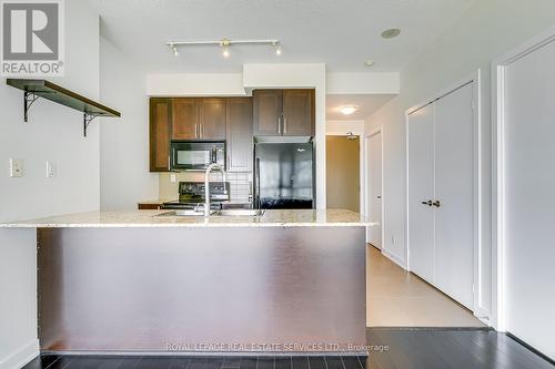 903 - 4065 Brickstone Mews, Mississauga, ON - Indoor Photo Showing Kitchen