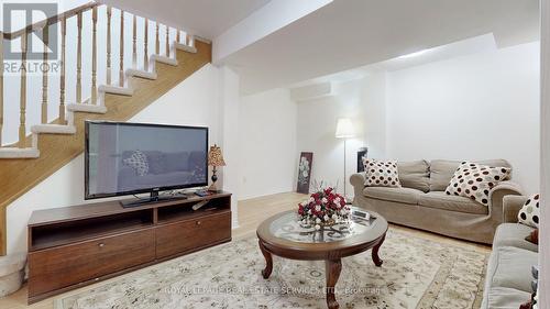 5029 Perennial Drive, Mississauga, ON - Indoor Photo Showing Living Room