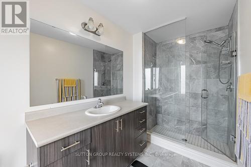 8575 Financial Drive, Brampton, ON - Indoor Photo Showing Bathroom