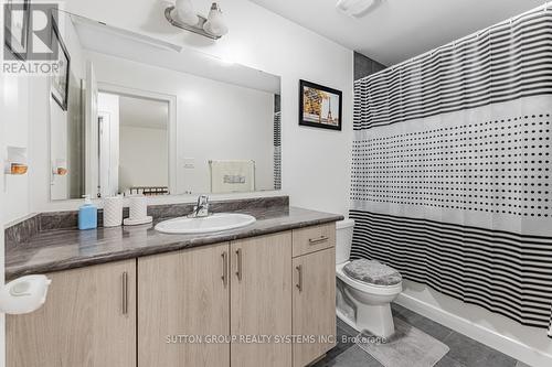 8575 Financial Drive, Brampton, ON - Indoor Photo Showing Bathroom