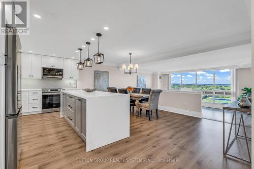 1204 - 2185 Marine Drive, Oakville, ON - Indoor Photo Showing Kitchen With Upgraded Kitchen