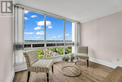 1204 - 2185 Marine Drive, Oakville, ON - Indoor Photo Showing Living Room