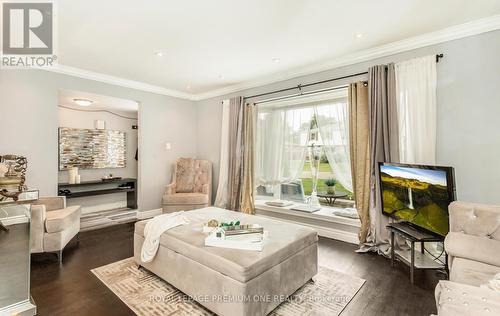 35 Brentwood Drive, Brampton, ON - Indoor Photo Showing Living Room