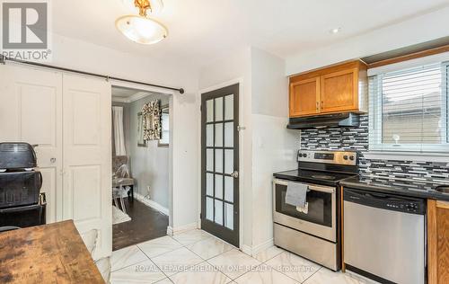 35 Brentwood Drive, Brampton, ON - Indoor Photo Showing Kitchen