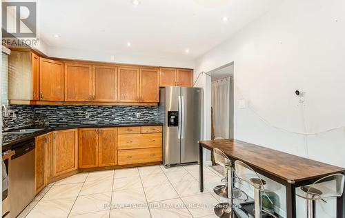 35 Brentwood Drive, Brampton, ON - Indoor Photo Showing Kitchen