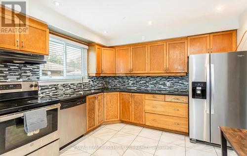 35 Brentwood Drive, Brampton, ON - Indoor Photo Showing Kitchen