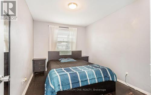 35 Brentwood Drive, Brampton, ON - Indoor Photo Showing Bedroom