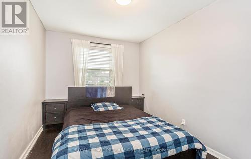 35 Brentwood Drive, Brampton, ON - Indoor Photo Showing Bedroom