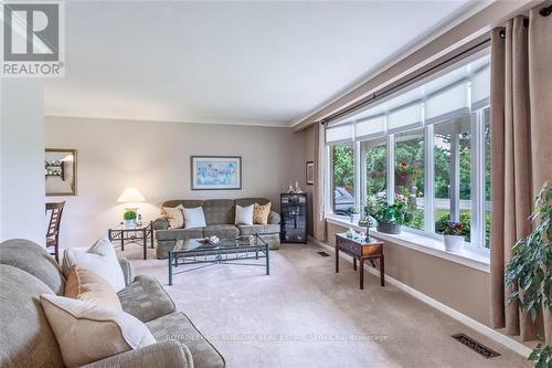 1179 Sixth Line, Oakville, ON - Indoor Photo Showing Living Room