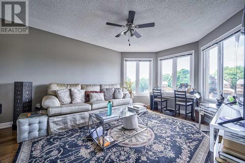 2115 Eighth Line, Oakville, ON - Indoor Photo Showing Living Room