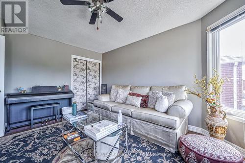 2115 Eighth Line, Oakville, ON - Indoor Photo Showing Living Room