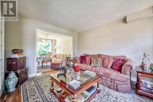 2115 Eighth Line, Oakville, ON - Indoor Photo Showing Living Room