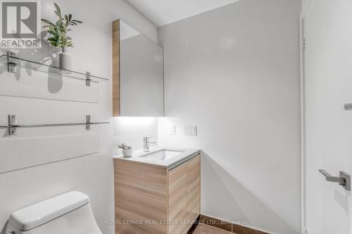 910 - 20 Minowan Miikan Lane, Toronto, ON - Indoor Photo Showing Bathroom