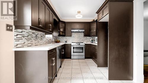 21 Roadmaster Lane, Brampton, ON - Indoor Photo Showing Kitchen With Upgraded Kitchen