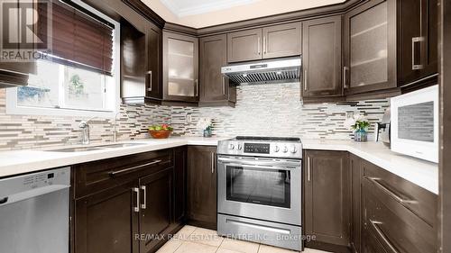 21 Roadmaster Lane, Brampton, ON - Indoor Photo Showing Kitchen With Double Sink With Upgraded Kitchen